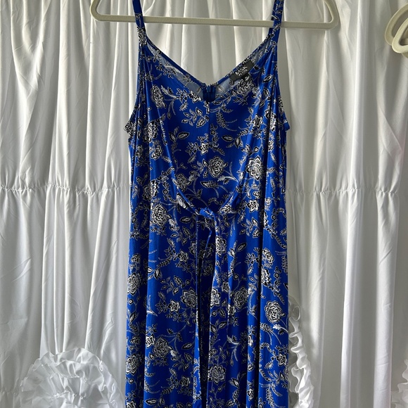 Dresses - Picture 3 of 12